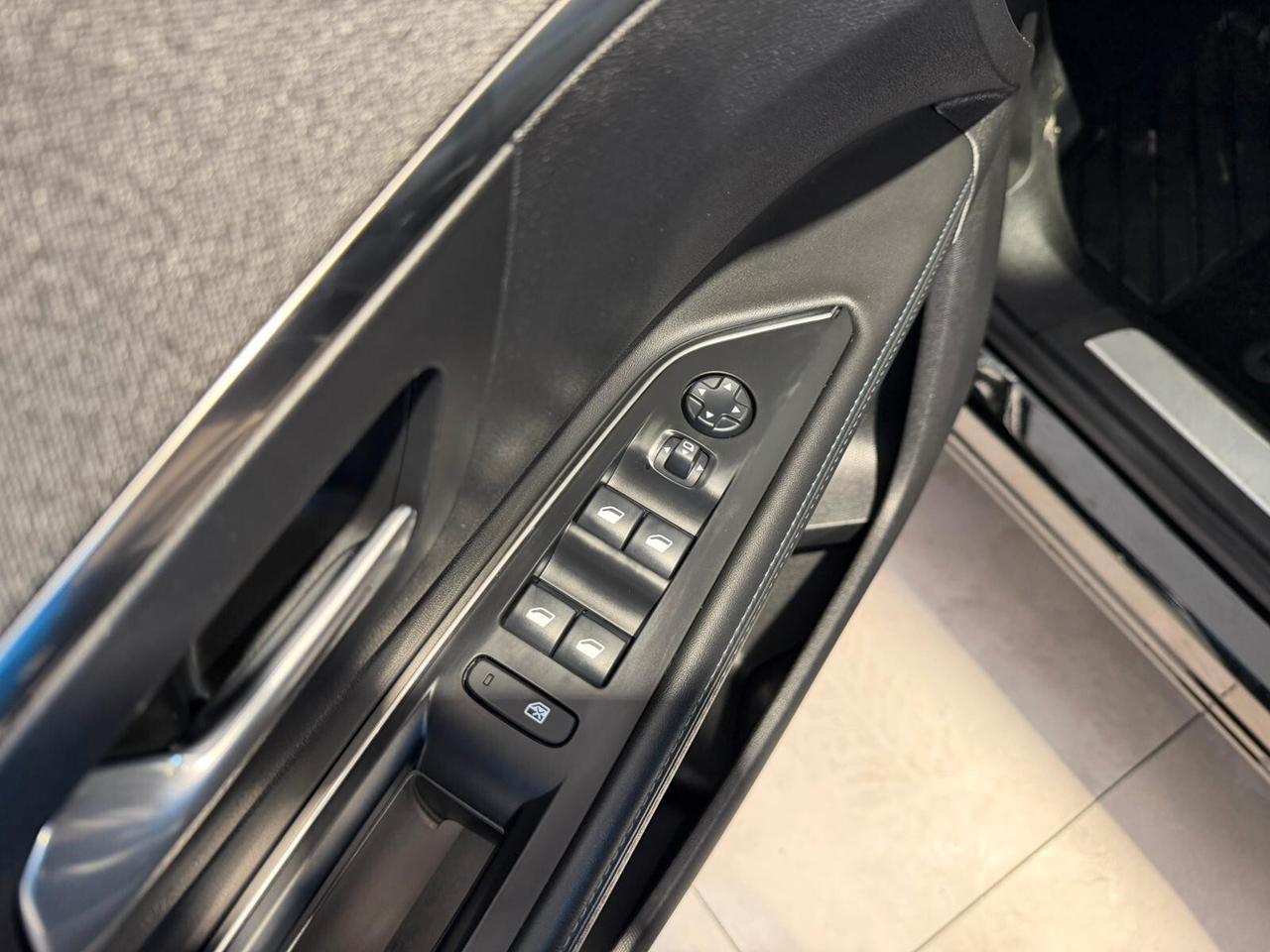 Peugeot 5008 BlueHDi 130 S&S EAT8 Crossway