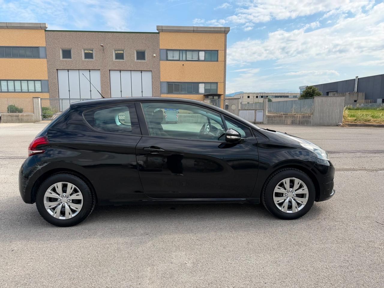 Peugeot 208 PureTech 82 Allure 120000 km