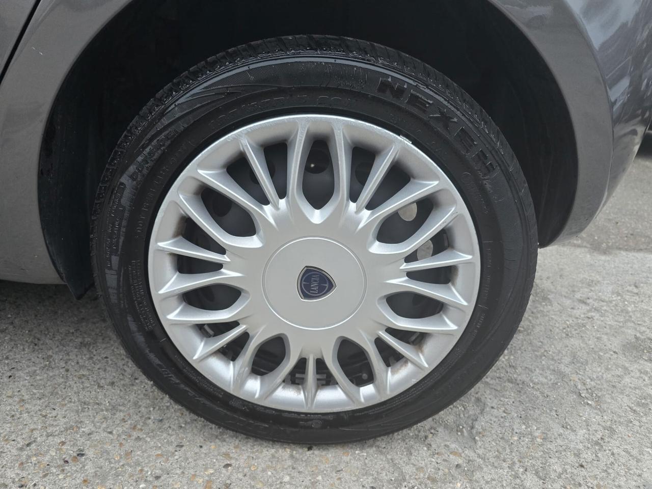 Lancia Ypsilon 1.2 69 CV 5 porte Silver