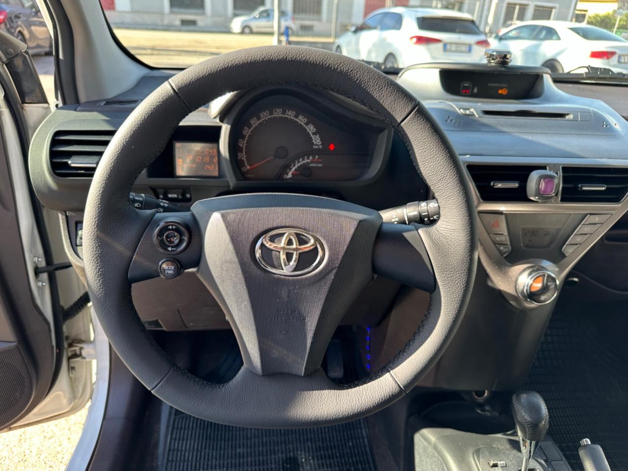 Toyota iQ 1.3 Executive CONFRONTA KM OPTIONAL