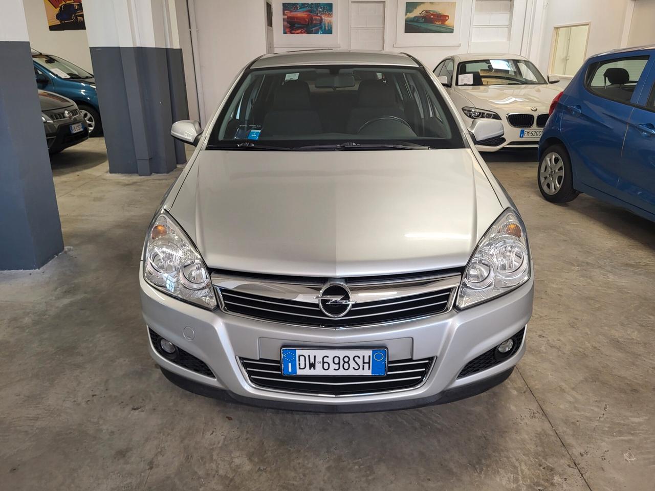 Opel Astra 1.6 16V VVT 5 porte Cosmo PREZZO REALE! TUTTI I TAGLIANDI! UNICO PROPRIETARIO!!