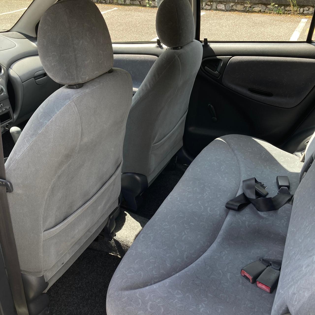 Toyota Yaris 1.0i 16V cat 5 porte Sol