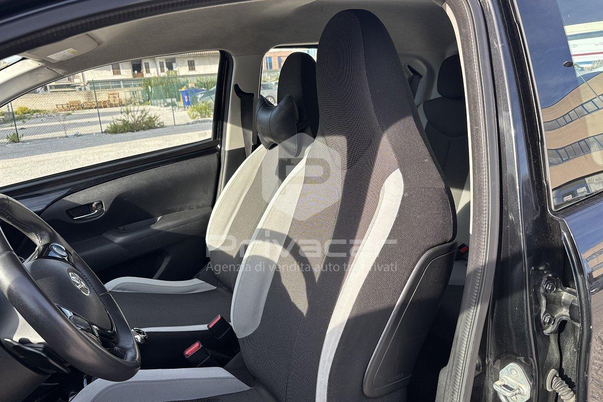 TOYOTA Aygo 1.0 VVT-i 69 CV 5 porte x-cool MMT