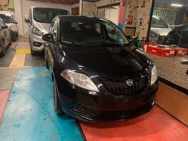 Lancia Ypsilon 1.0 FireFly 5 porte S&S Hybrid Oro