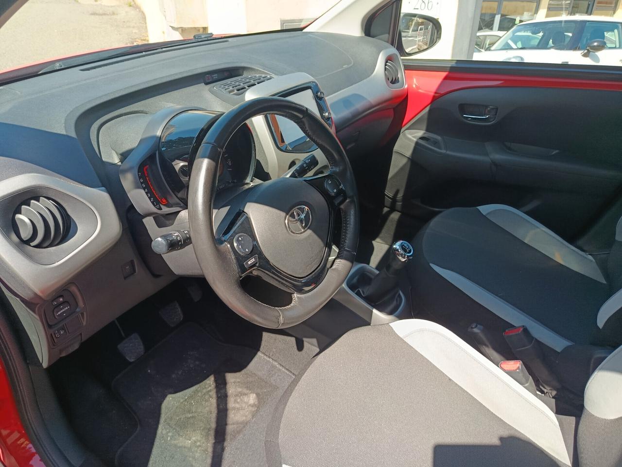 Toyota Aygo 1.0 VVT-i 69 CV 5 porte x-cite