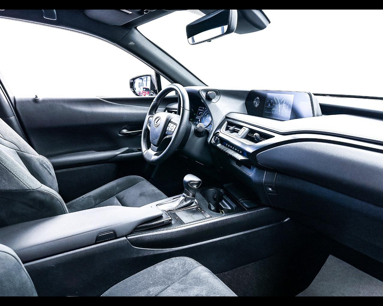 LEXUS UX - UX Hybrid 4WD Executive