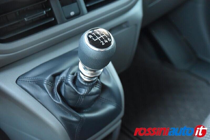 VOLKSWAGEN TRANSPORTER T7 2.0 TDI 150 CV 28Q L1 RETROCAMERA + CRUISE + PD