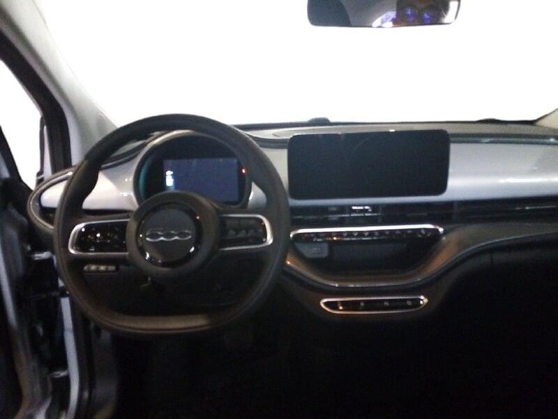 FIAT 500 Bev Hatchback My24 500e -320 Berlina