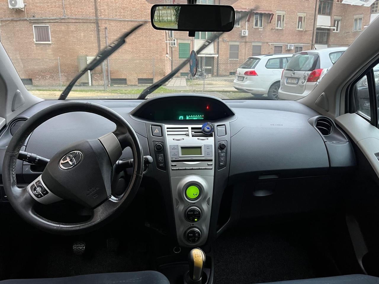 Toyota Yaris 1.3 5 porte garanzia 12 mese