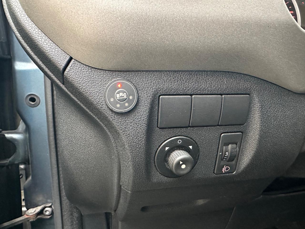 Peugeot Partner 7 posti 1.6 gpl della casa euro 5