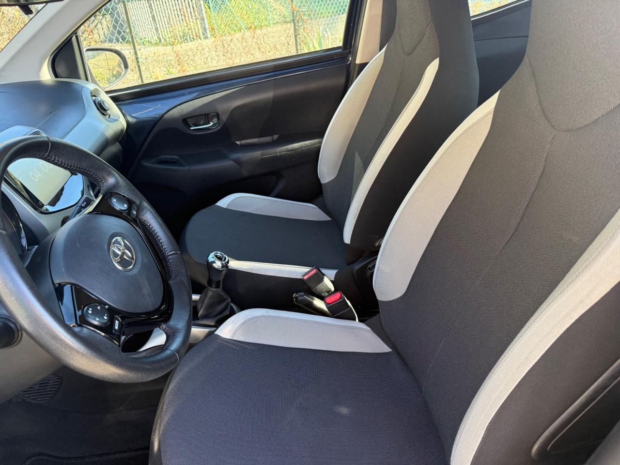 Toyota Aygo 1.0 VVT-i 69 CV 5 porte x-cool TSS