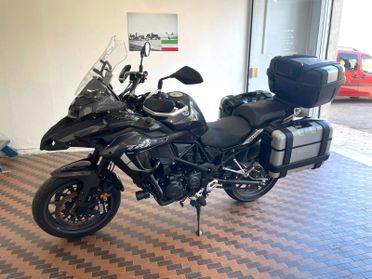 Benelli TRK 502 + Tris di valigie