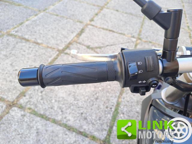 YAMAHA MT-09 .