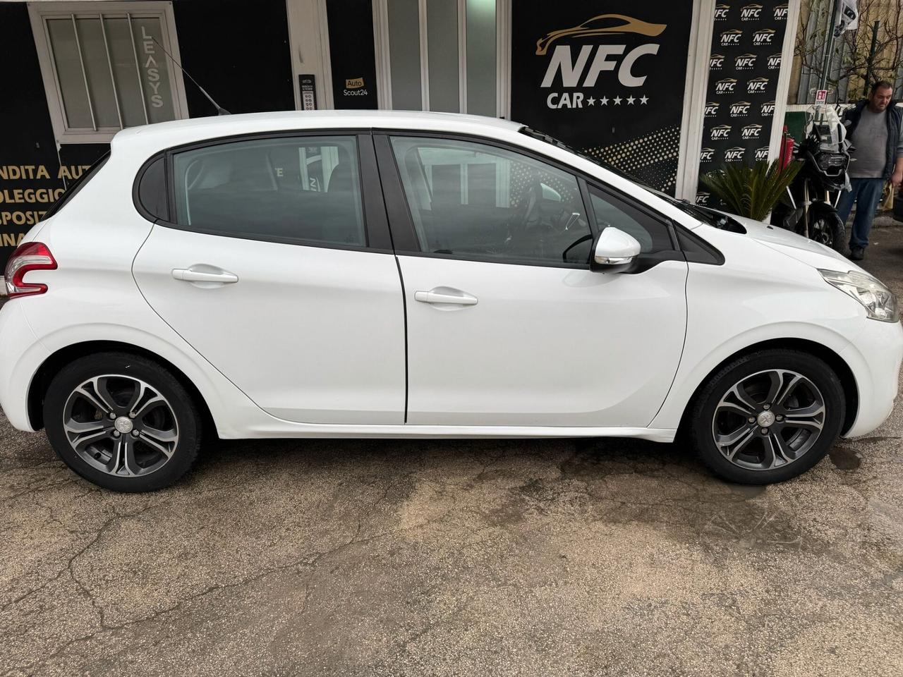 Peugeot 208 PureTech 82 5 porte Allure