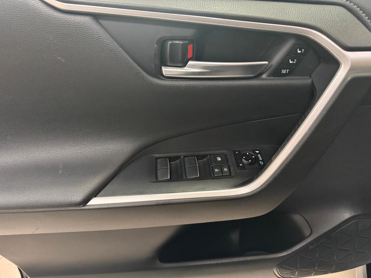 Toyota RAV 4 RAV4 2.5 HV (218CV) E-CVT 2WD Lounge PARI AL NUOVO TAGLIANDATO GARANZIA UFFICIALE
