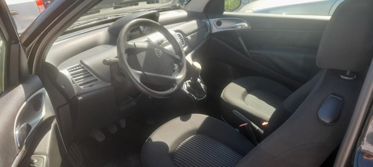 Lancia Ypsilon 1.3 MJT 75 CV Platino