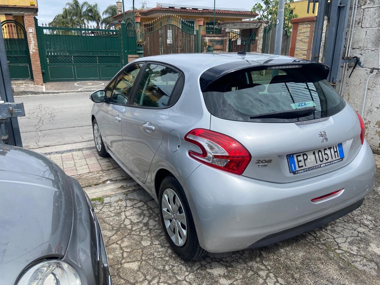 Peugeot 208 1.4 HDi 68 CV 5 porte Allure automatico