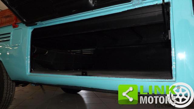 VOLKSWAGEN T2 26B1 con cassone completamente restaurato