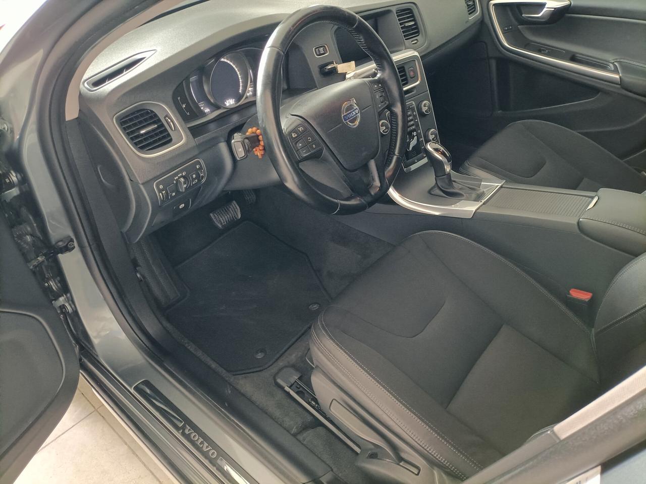 Volvo V60 2.0 D3 150 CV Geartronic R-design - 06/2016