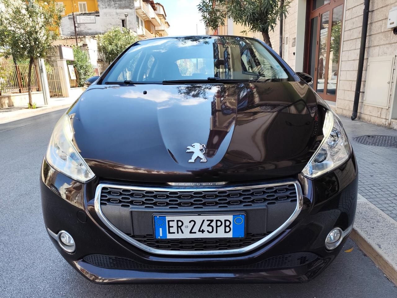 Peugeot 208 1.4 HDi 68CV ALLURE NAVI