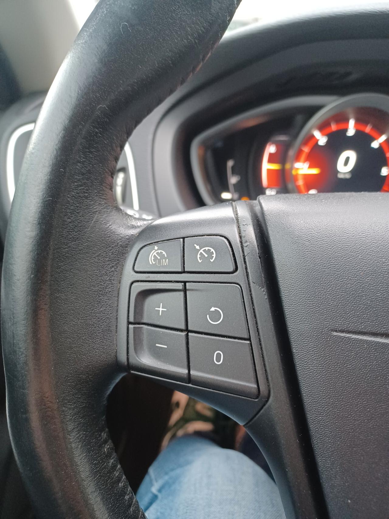 Volvo V40 D3 Geartronic Momentum ANNO 2017