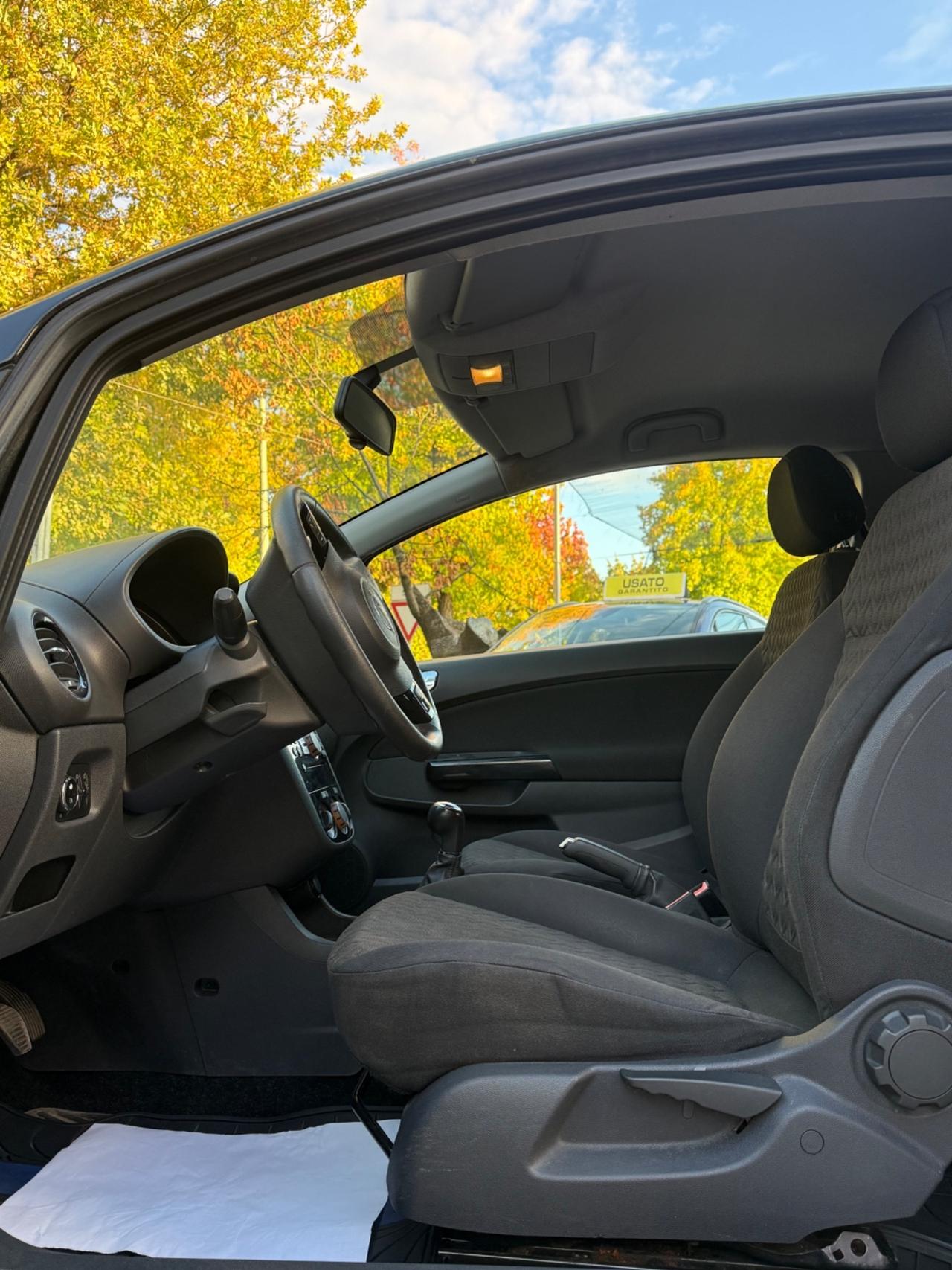 Opel Corsa 1.4 16V 3 porte b-color