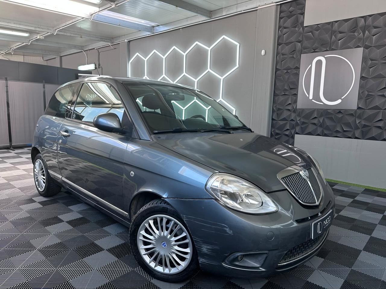 Lancia Ypsilon 1.2 69 CV Platino