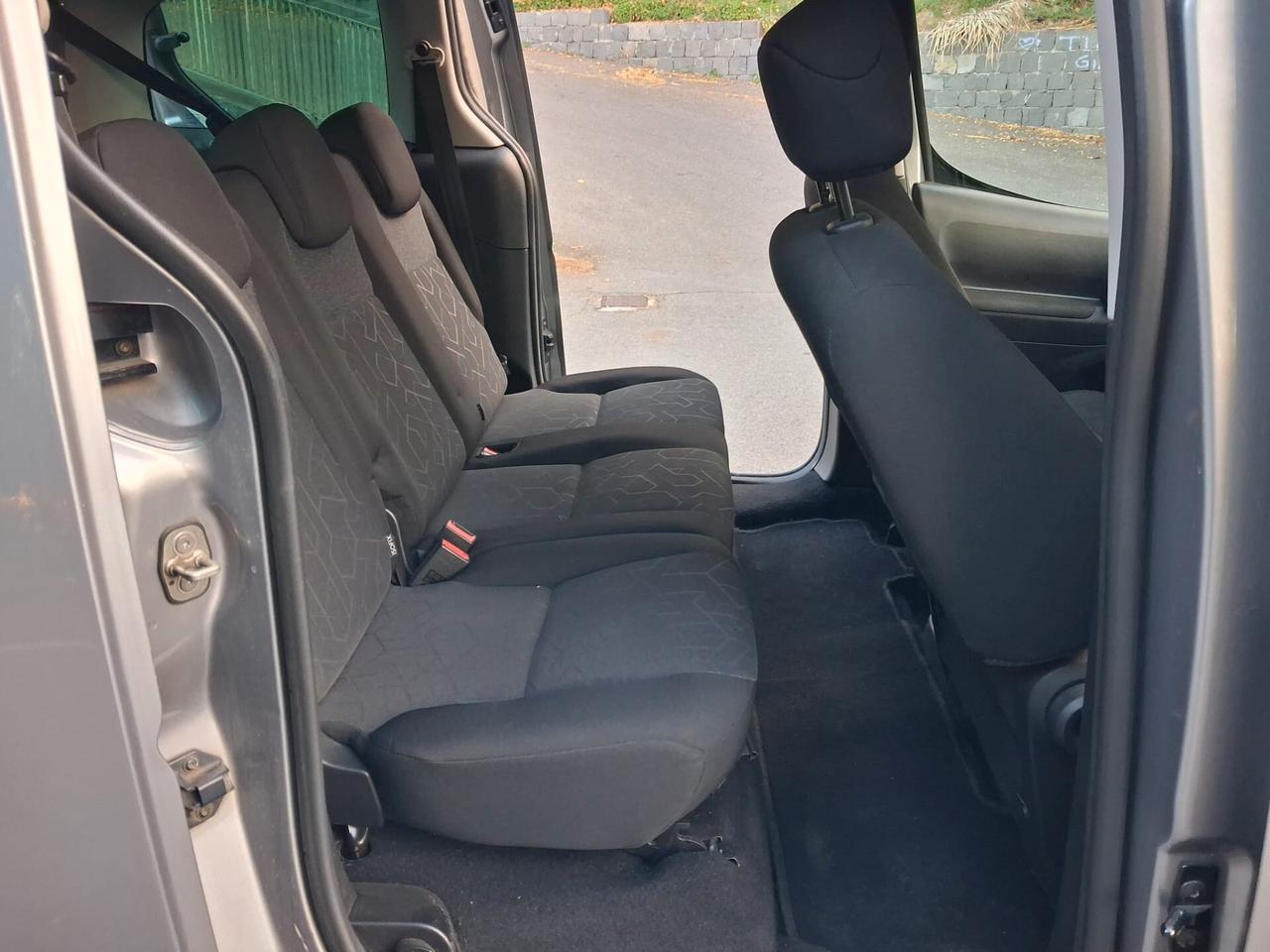 Peugeot Partner Pianale ribassato con rampa disabili in carrozzina