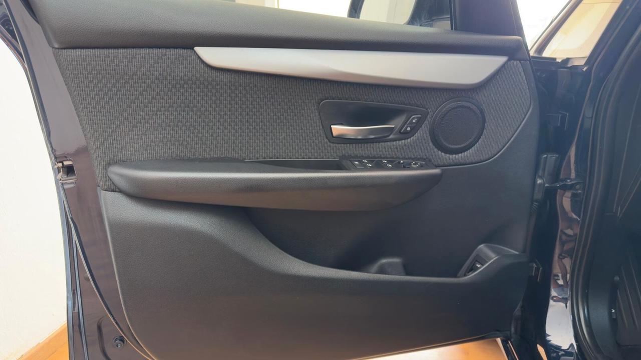 Bmw 2er Active Tourer 220d Advantage aut.