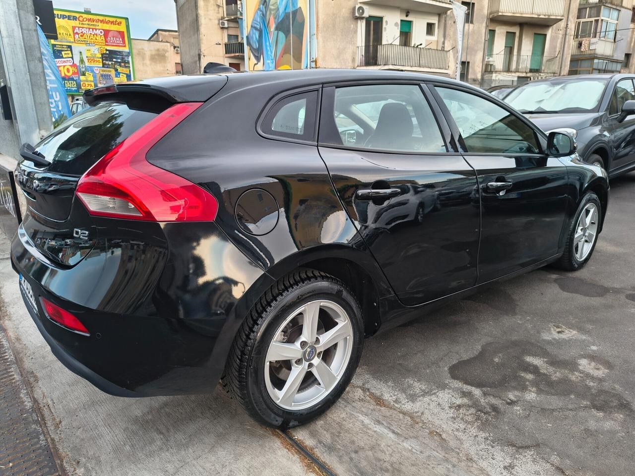 VOLVO V40 2.0 DIESEL SOLO 130.000 KM ANNO 2015