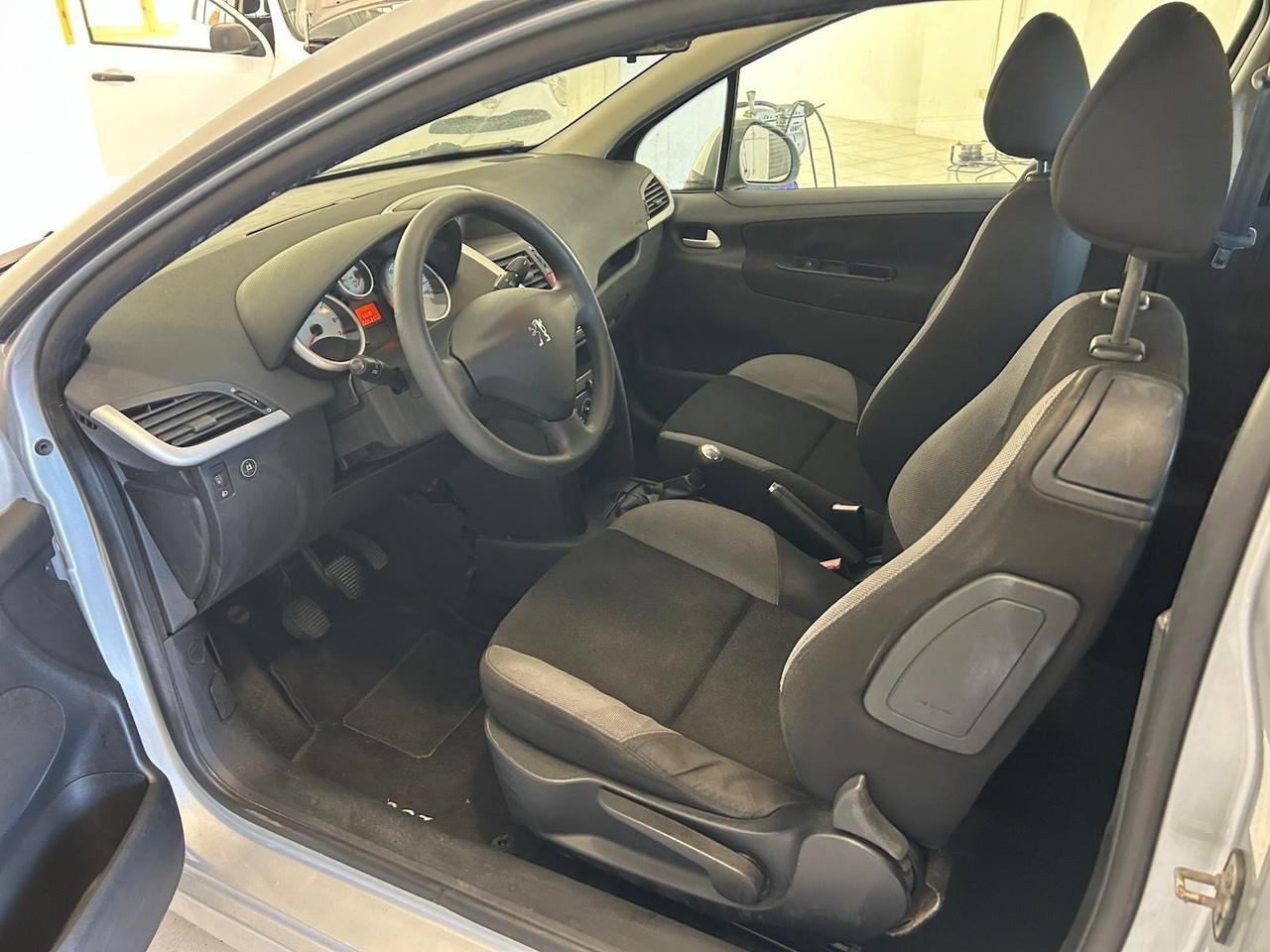 Peugeot 207 1.4 8V 75CV 3p. ONE Line