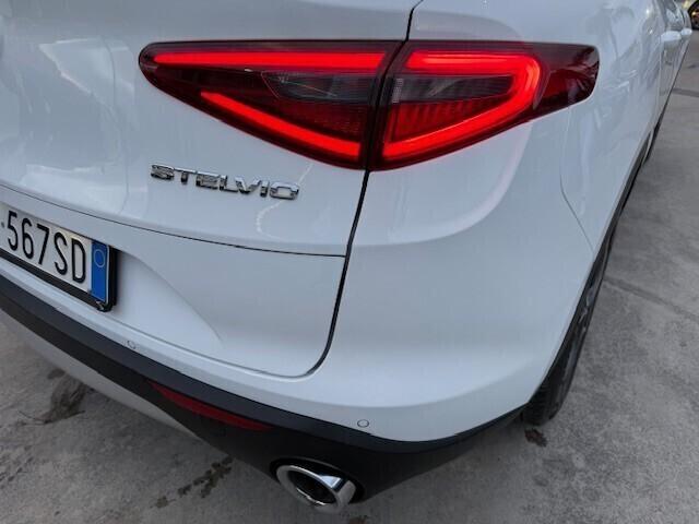 Alfa Romeo Stelvio 2.2 Turbodiesel 160 CV