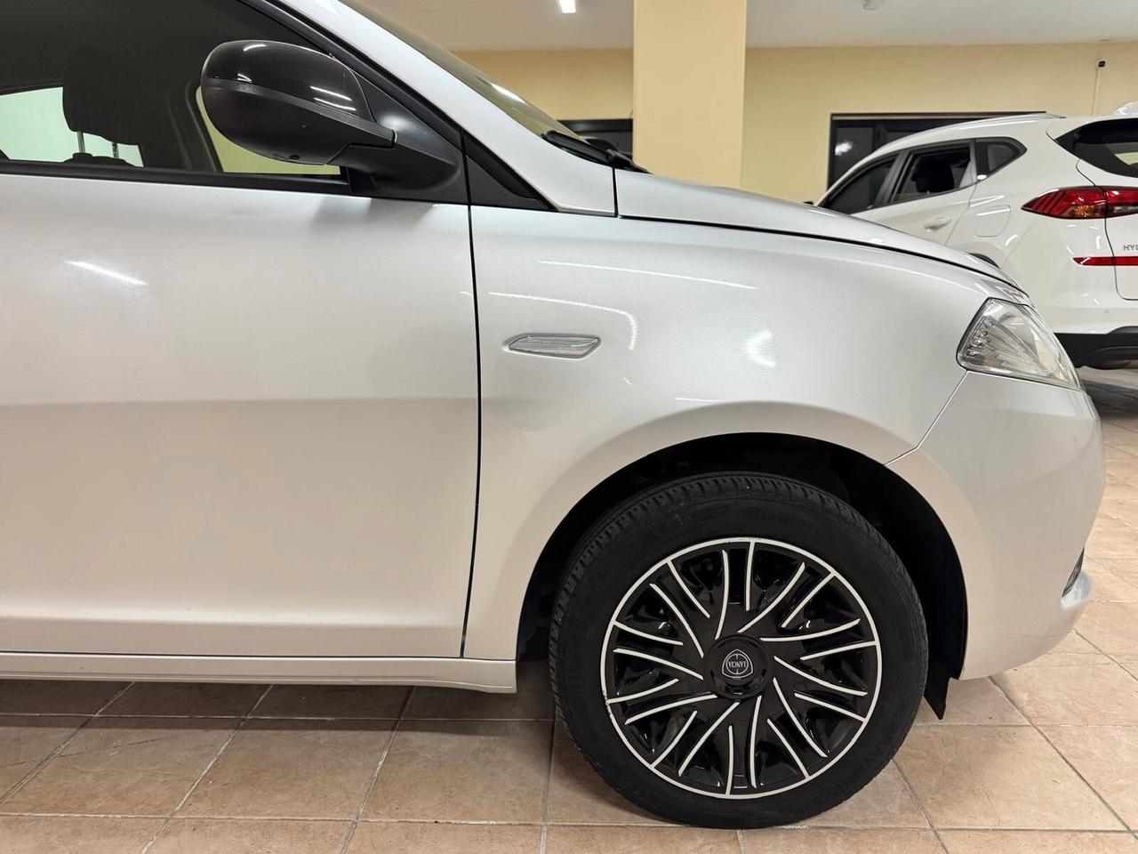 Ypsilon 1.2 69 CV 5 porte S&S Gold AZIENDALE