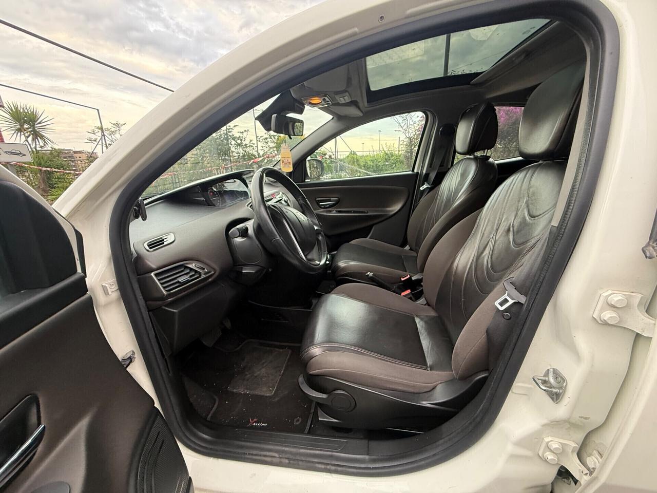 Lancia Ypsilon 0.9 TwinAir 85 CV 5 porte S&S DFN Platinum