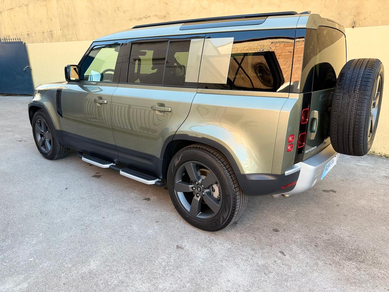 Land Rover Defender 110 3.0D I6 200 CV AWD Auto X-Dynamic SE