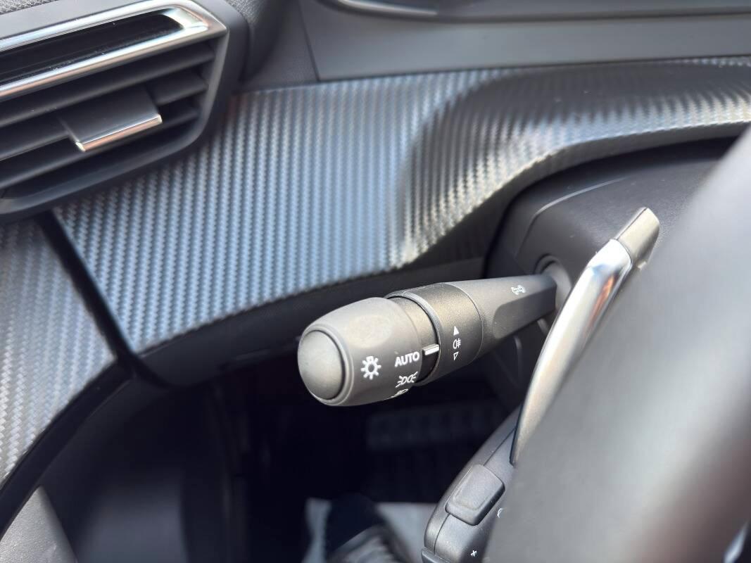 Peugeot 2008 1.2 hybrid Allure 136cv e-dcs6 TELECAMERA A 360°