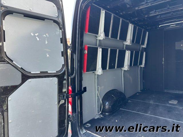 VOLKSWAGEN Crafter 30 2.0 TDI 140CV PL-TA L3H3 Furgone