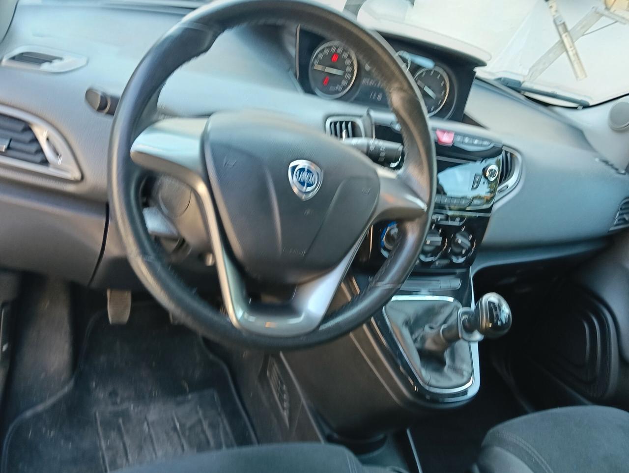 Lancia Ypsilon 1.2 69 CV 5 porte S&S Silver