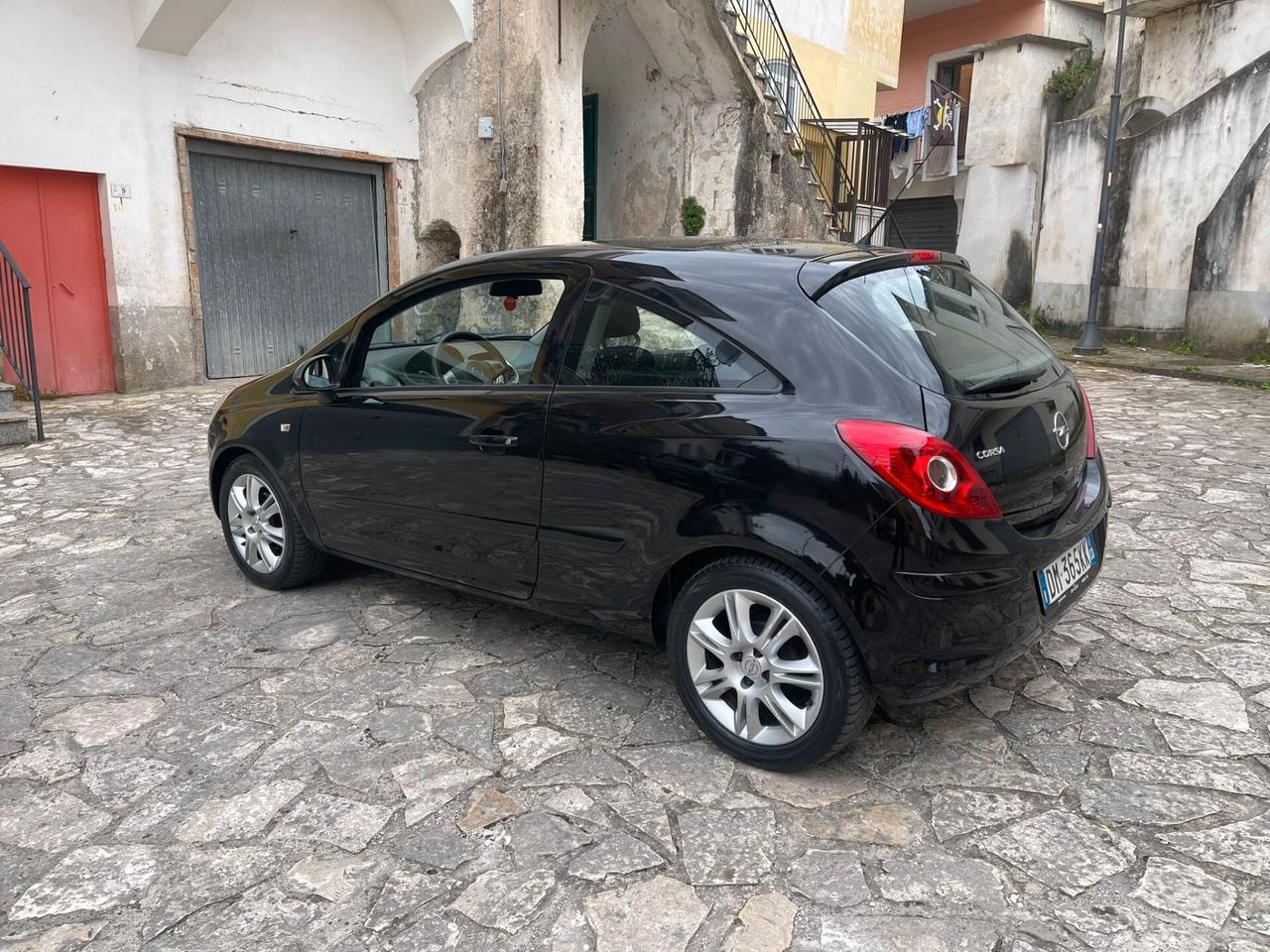 Opel Corsa 1.2 3 porte Enjoy