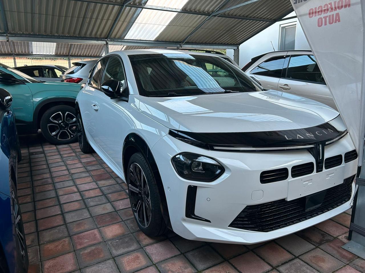 Lancia Ypsilon Hybrid e-DCT Edizione Cassina