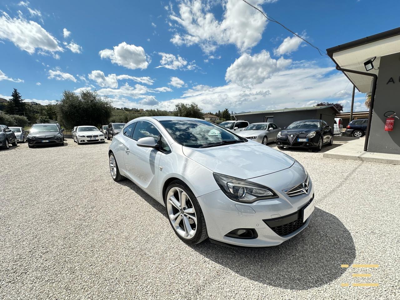 Opel Astra GTC 2.0 CDTI 165cv Cosmo 288.180 km