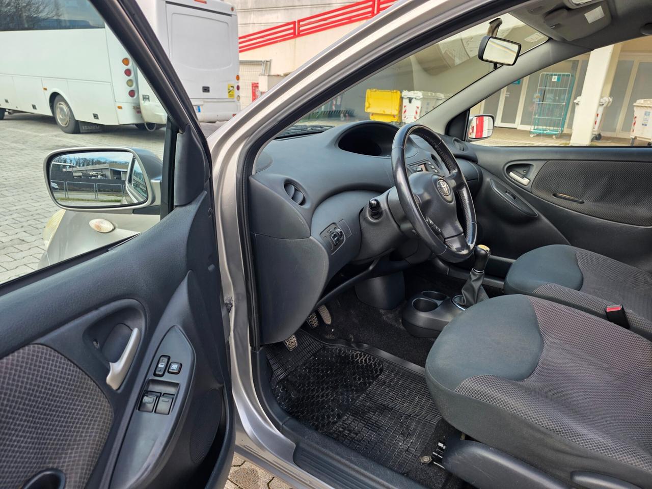 Toyota Yaris 1.0i 16V cat 3 porte Sol