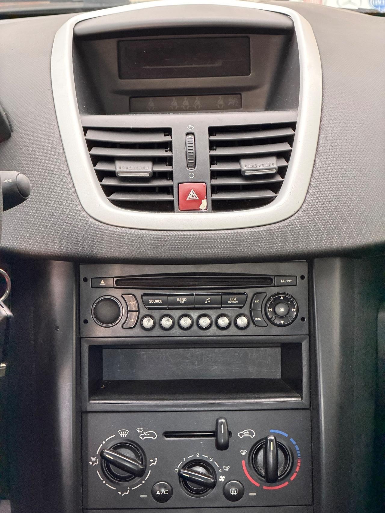 Peugeot 207 1.4 88CV 5p. X Line- NEOPATENTATI
