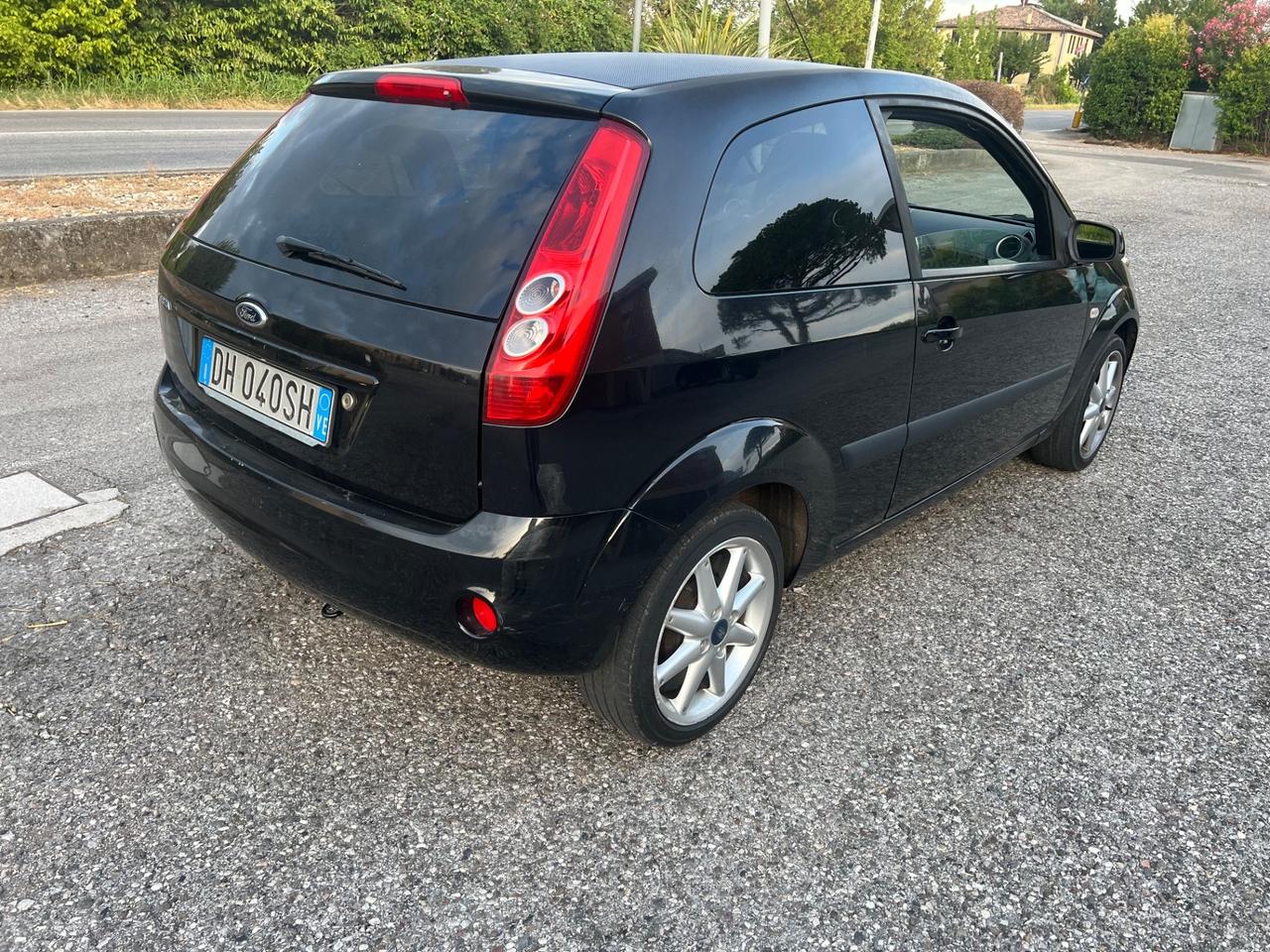 Ford Fiesta 1.2 16V 5p. Ghia