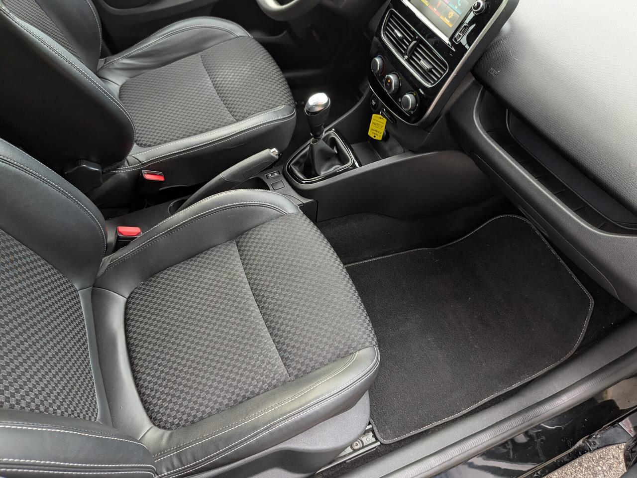 Renault Clio Moschino TCe 5 porte adatta a neopatentati