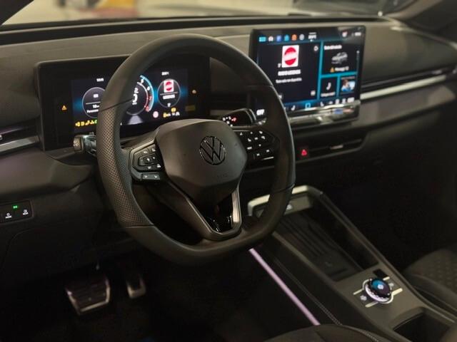 Volkswagen T-Roc 1.5 eTSI ACT 150 CV DSG R-Line