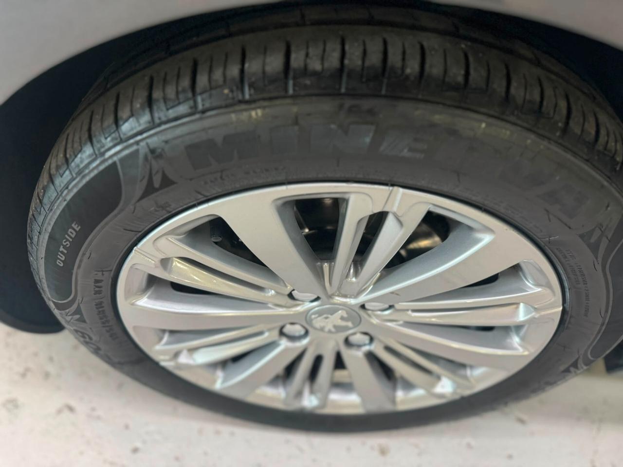 Peugeot 208 PureTech 82 5 porte Allure