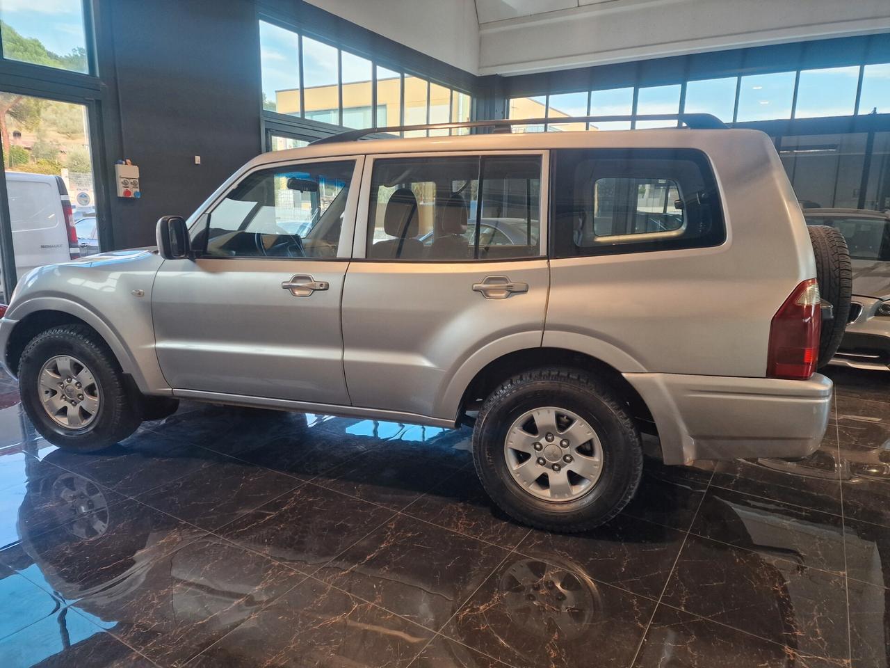 Mitsubishi Pajero 3.2 16V DI-D 5p. GLX 7 posti