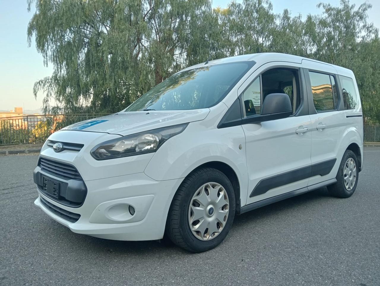 Ford Tourneo Connect Pianale ribassato con rampa disabili in carrozzina