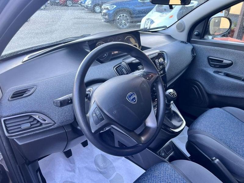 Lancia Ypsilon 1.0 FireFly 5 porte S&S Hybrid Silver